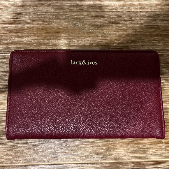 NWOT Lark & Ives Burgundy Vegan Leather Wallet - Picture 4 of 8
